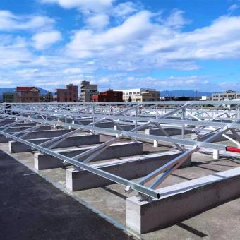 Производител на слънчеви скоби за баластни покриви