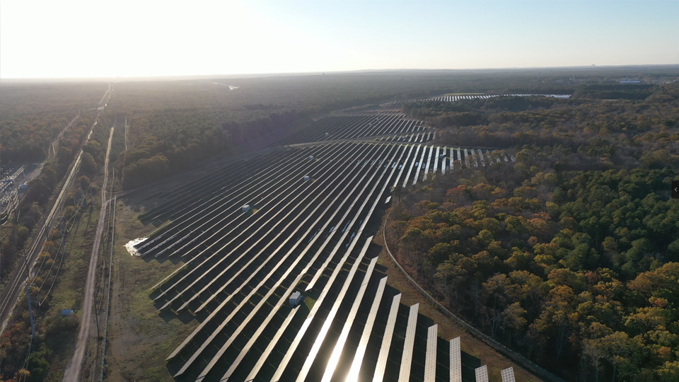 Въздушната фотография на слънчевата електроцентрала с дрон е толкова зрелищна!